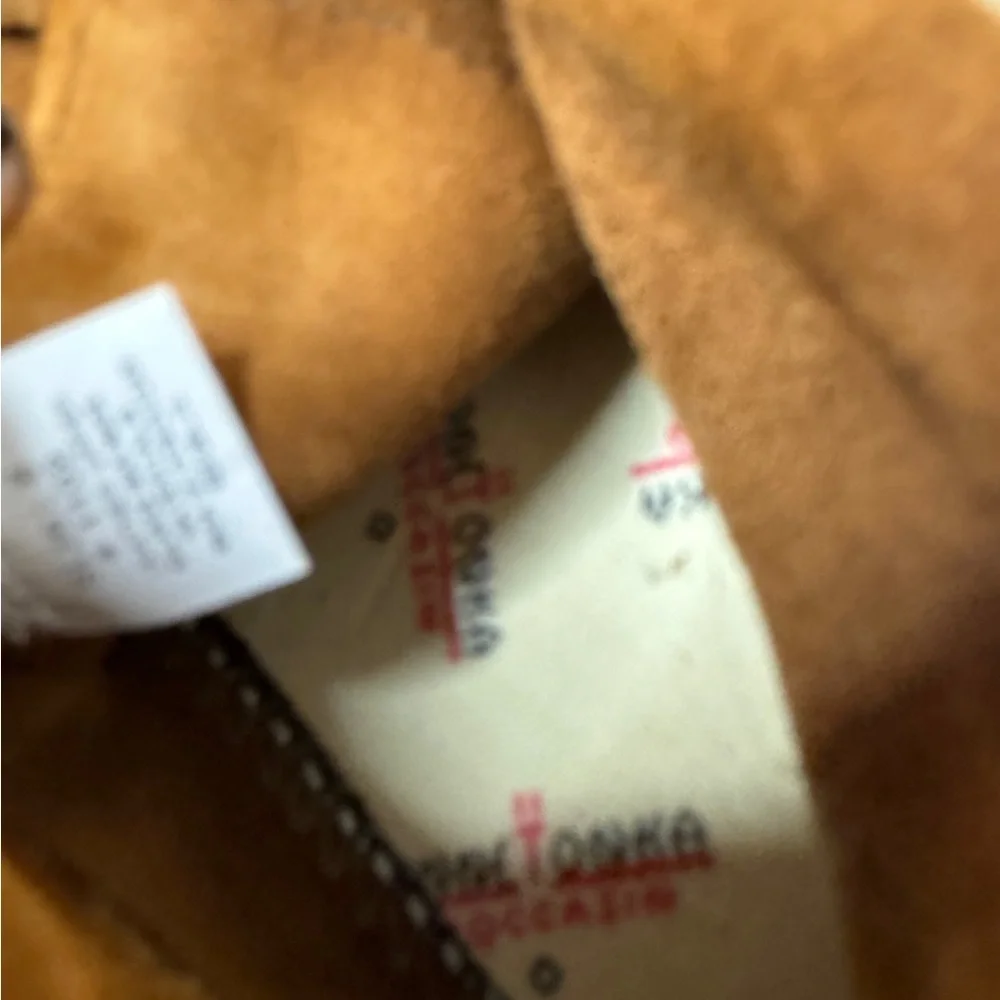 Minnetonka Camel Soft Sole Moccasins . Size  6. Great Condition. Boho